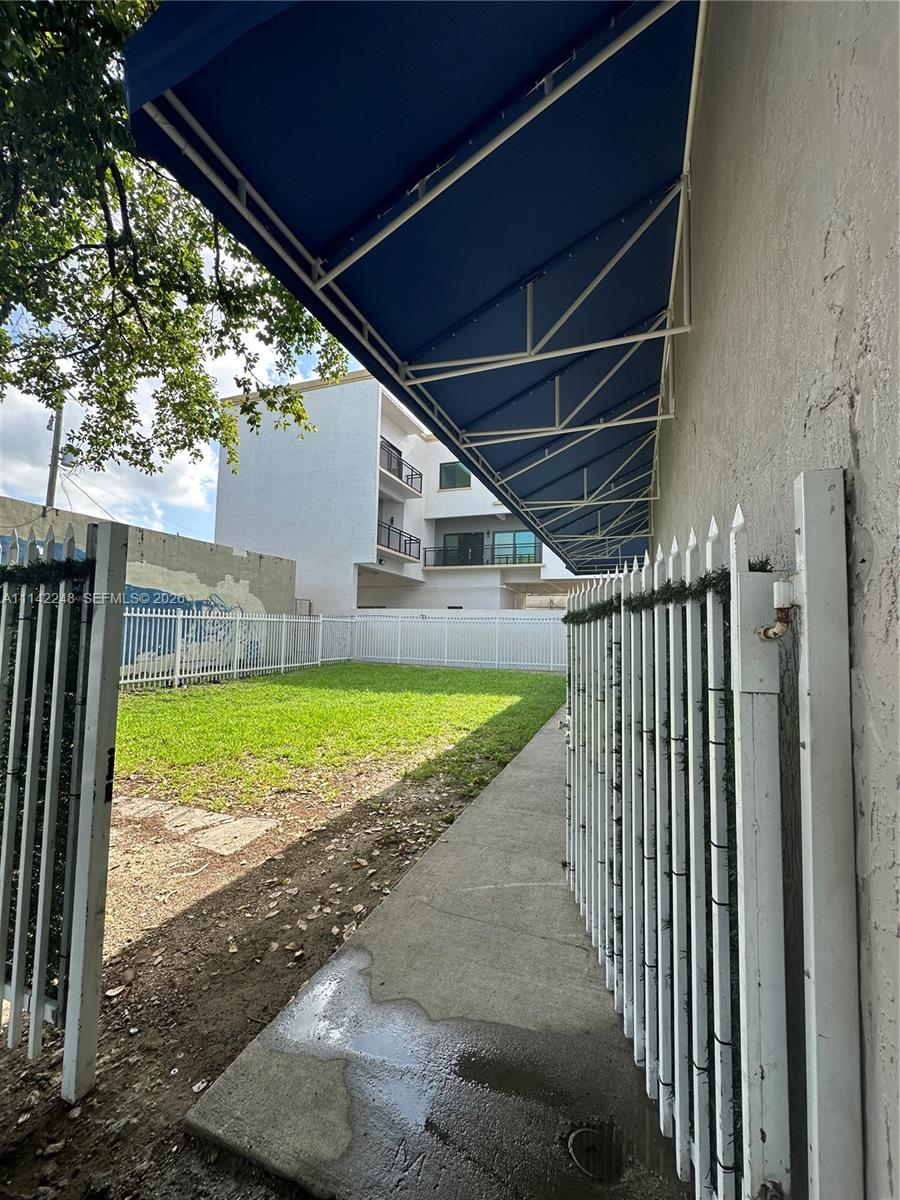 1525-27 NW 3rd Avenue