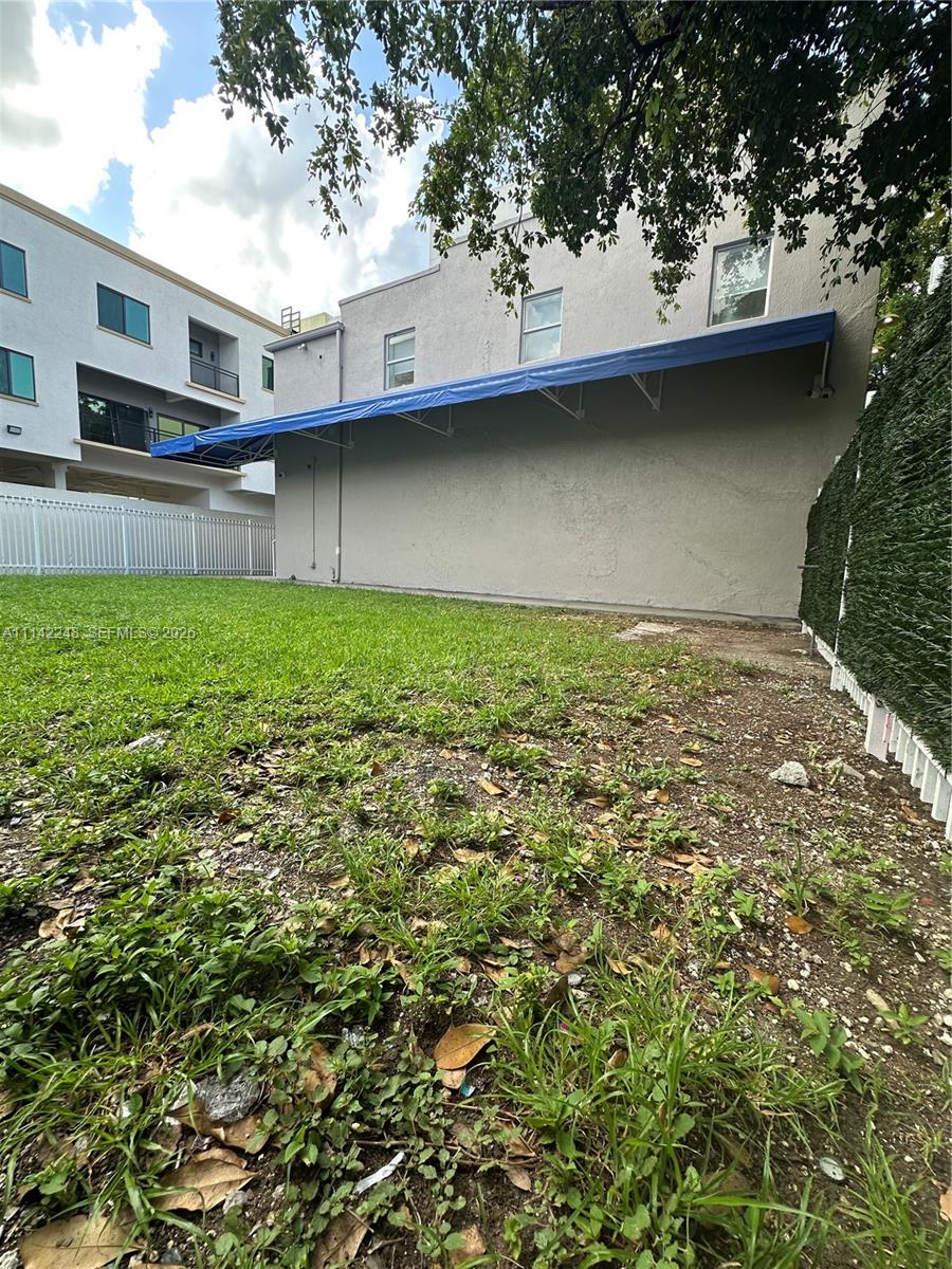 1525-27 NW 3rd Avenue