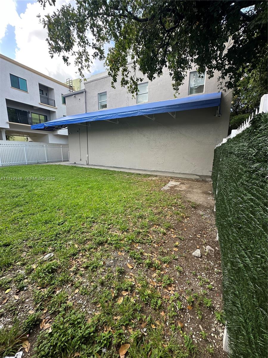 1525-27 NW 3rd Avenue