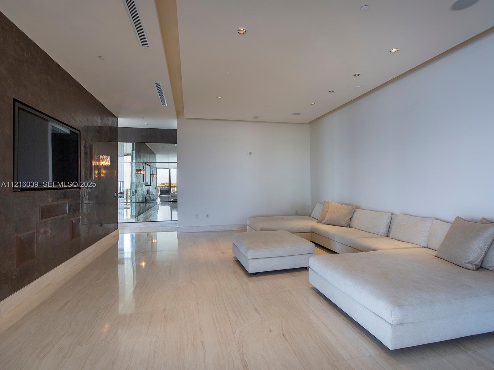 800 S Pointe Drive