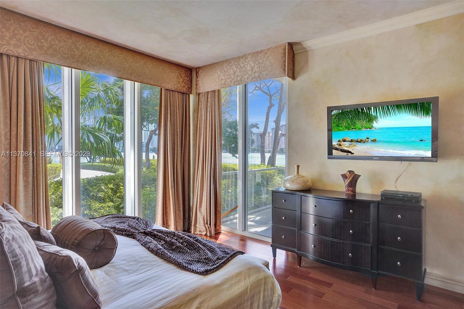 2600 Island Boulevard