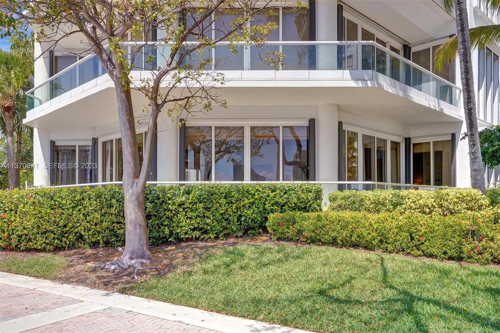 2600 Island Boulevard