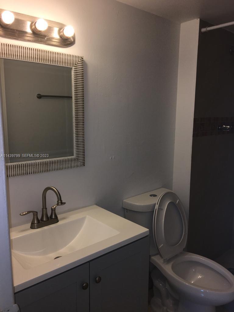 498 NW 165th St Road