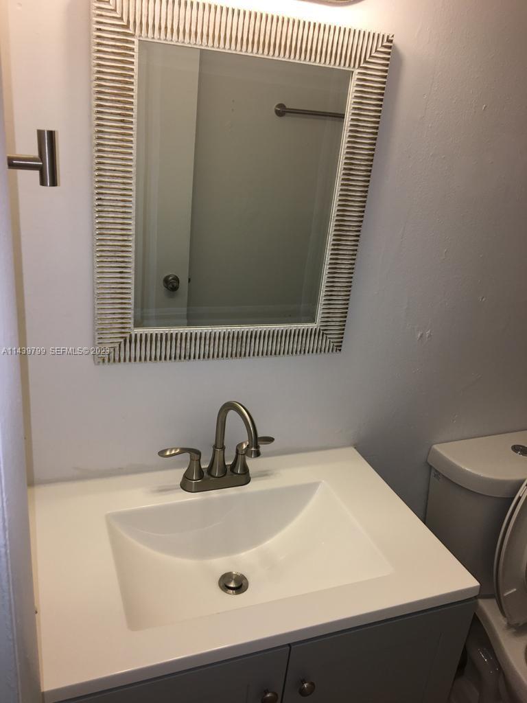 498 NW 165th St Road