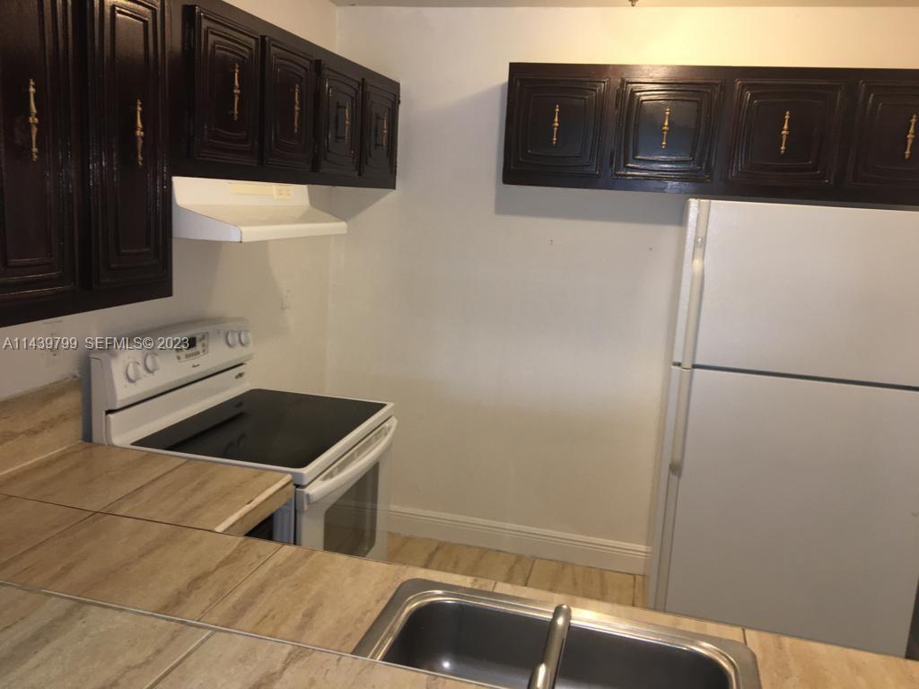 498 NW 165th St Road