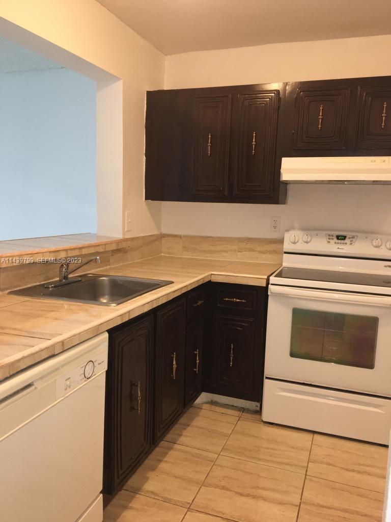498 NW 165th St Road