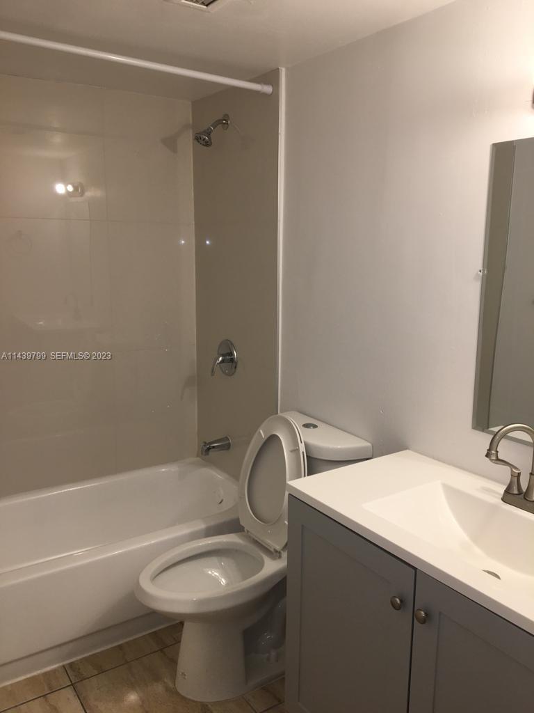 498 NW 165th St Road
