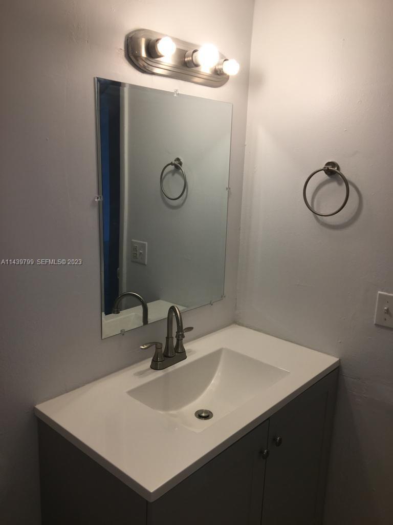 498 NW 165th St Road