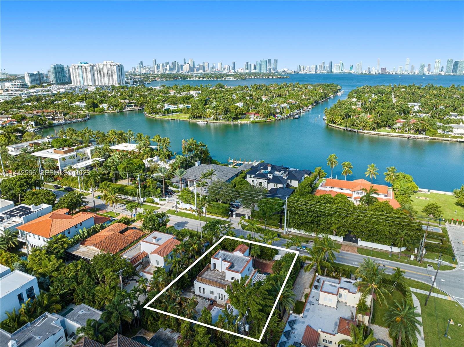 2211 N Bay Road
