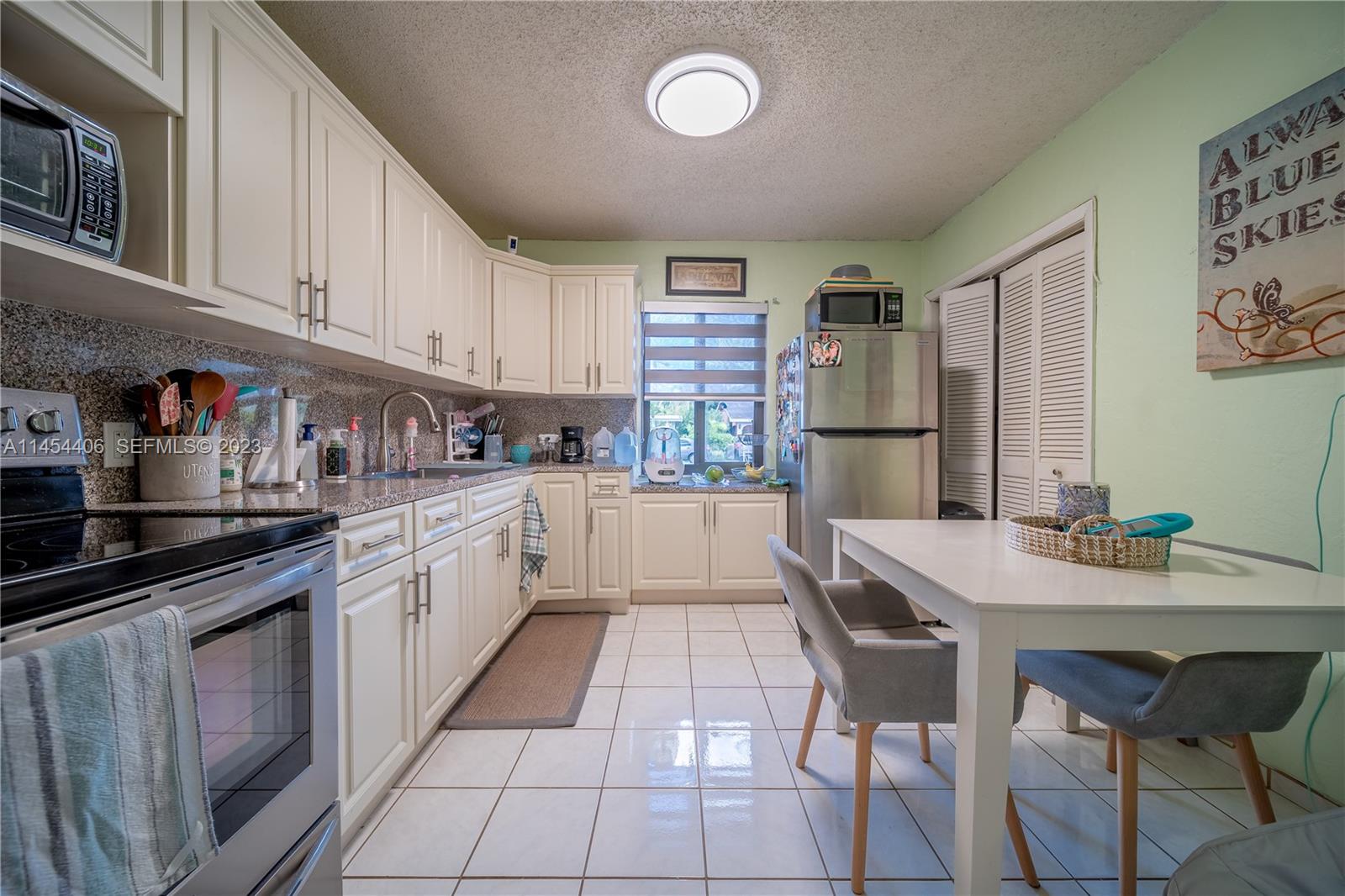 925 E 29th Street