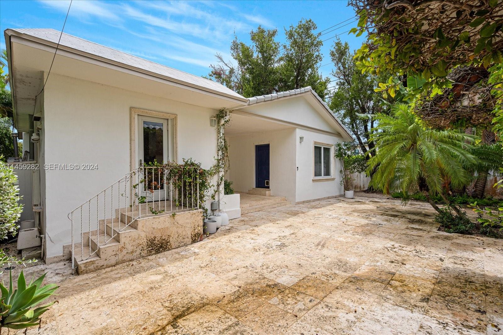 433 E Dilido Drive