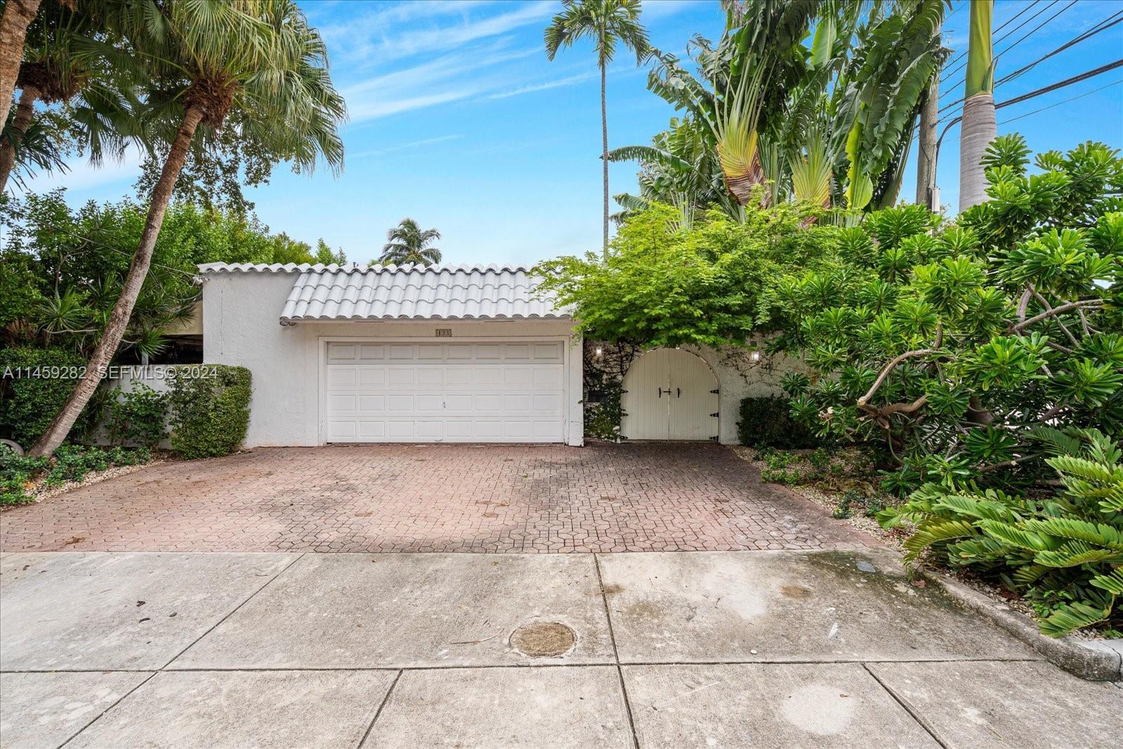 433 E Dilido Drive