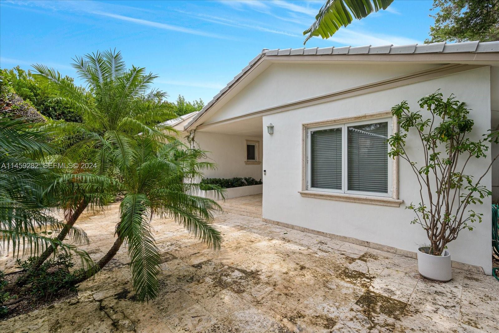 433 E Dilido Drive