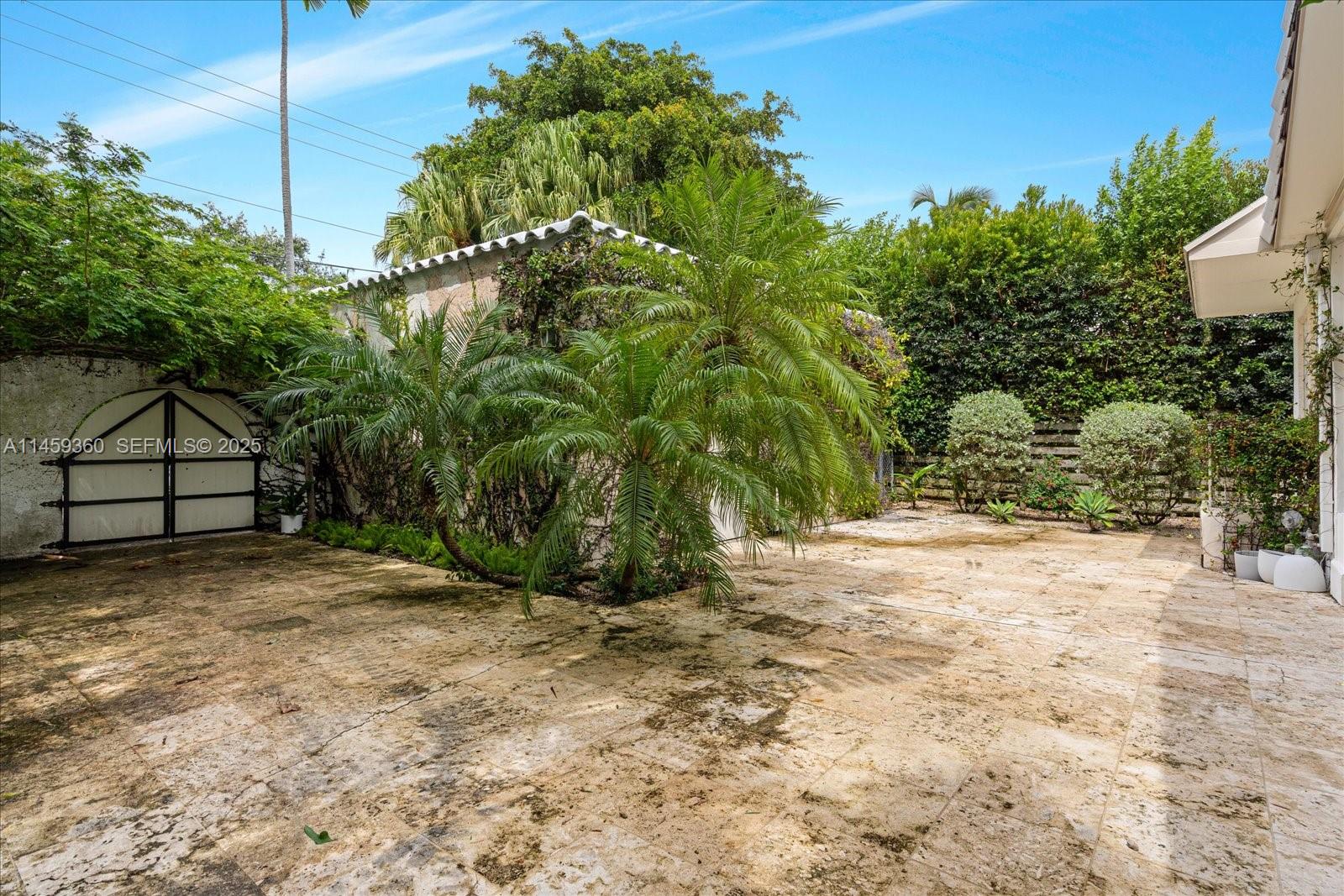 433 E Dilido Drive