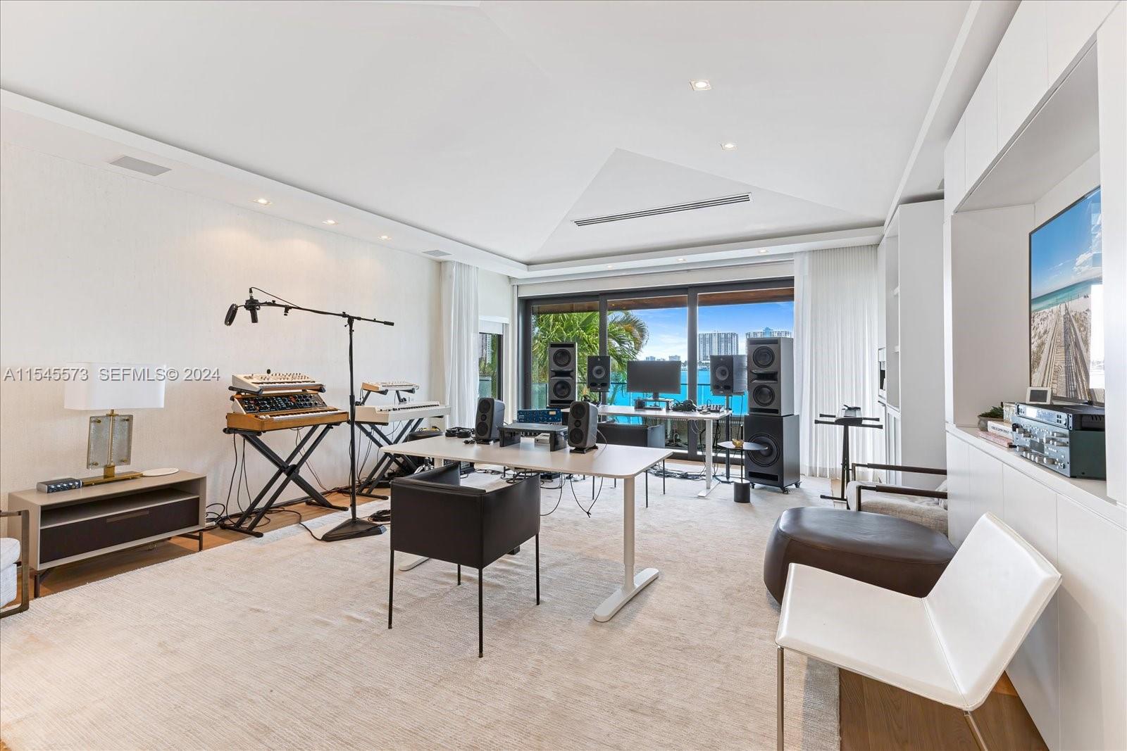 401 E Rivo Alto Drive