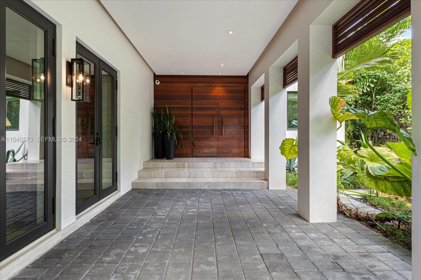 401 E Rivo Alto Drive