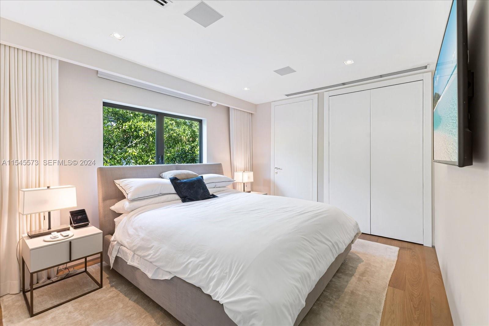 401 E Rivo Alto Drive