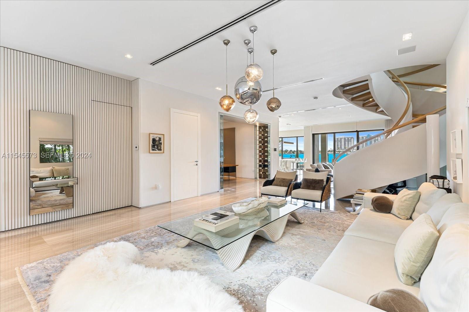 401 E Rivo Alto Drive