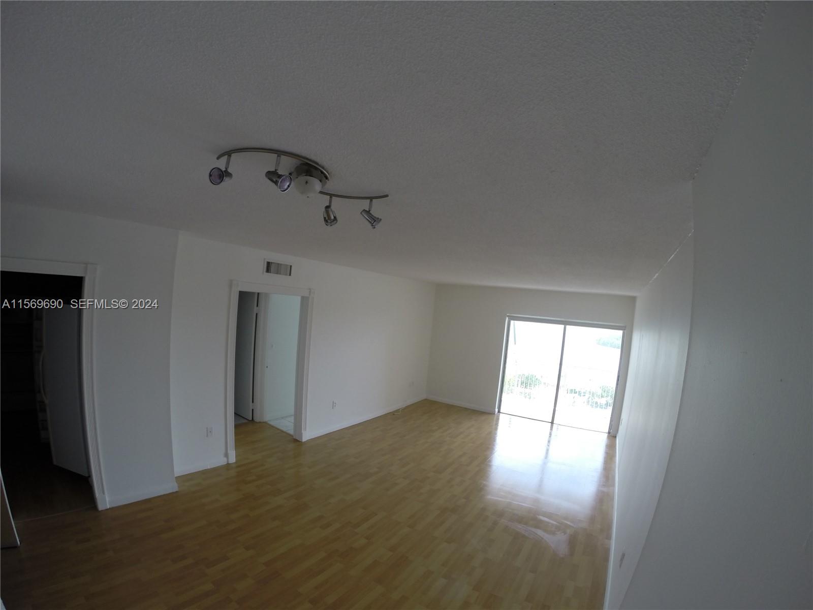 400 Kings Point Drive
