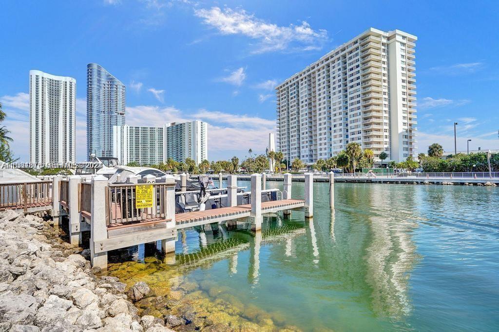 400 Kings Point Drive