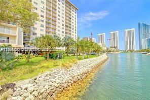 400 Kings Point Drive