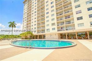 400 Kings Point Drive