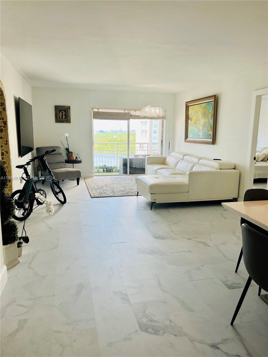 400 Kings Point Drive