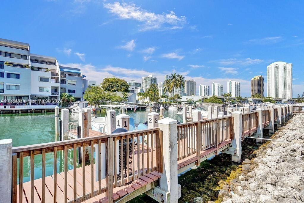 400 Kings Point Drive