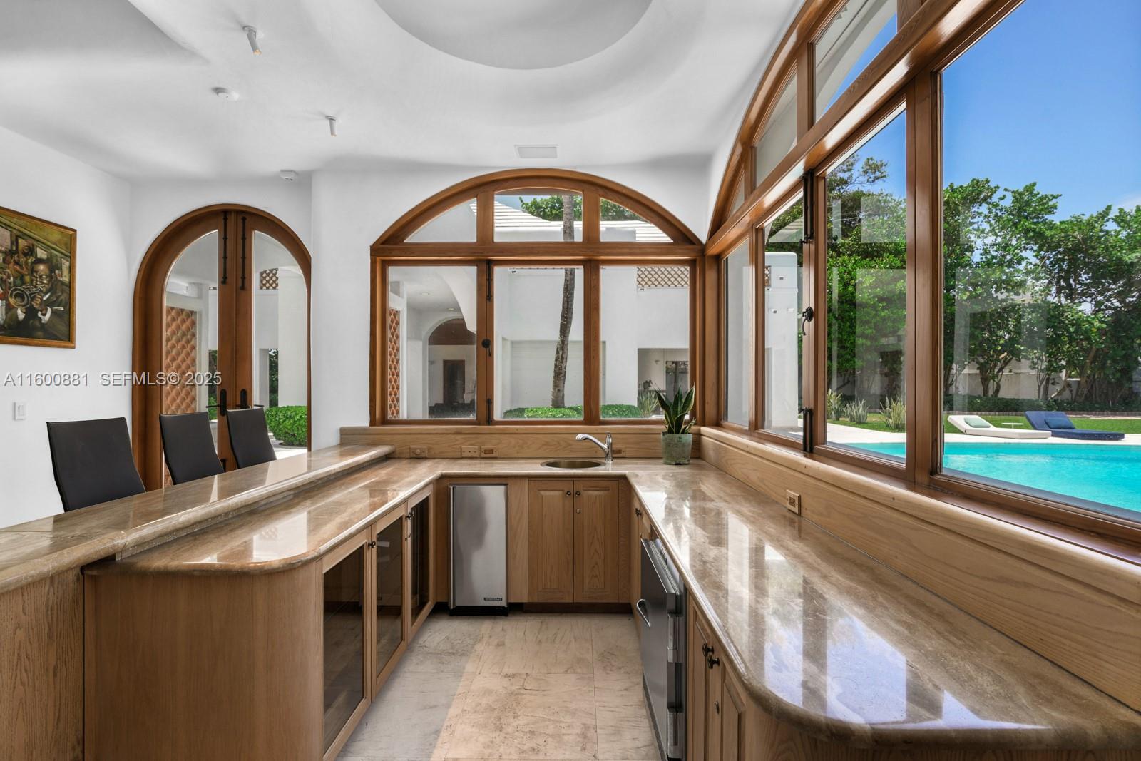 387 Ocean Boulevard