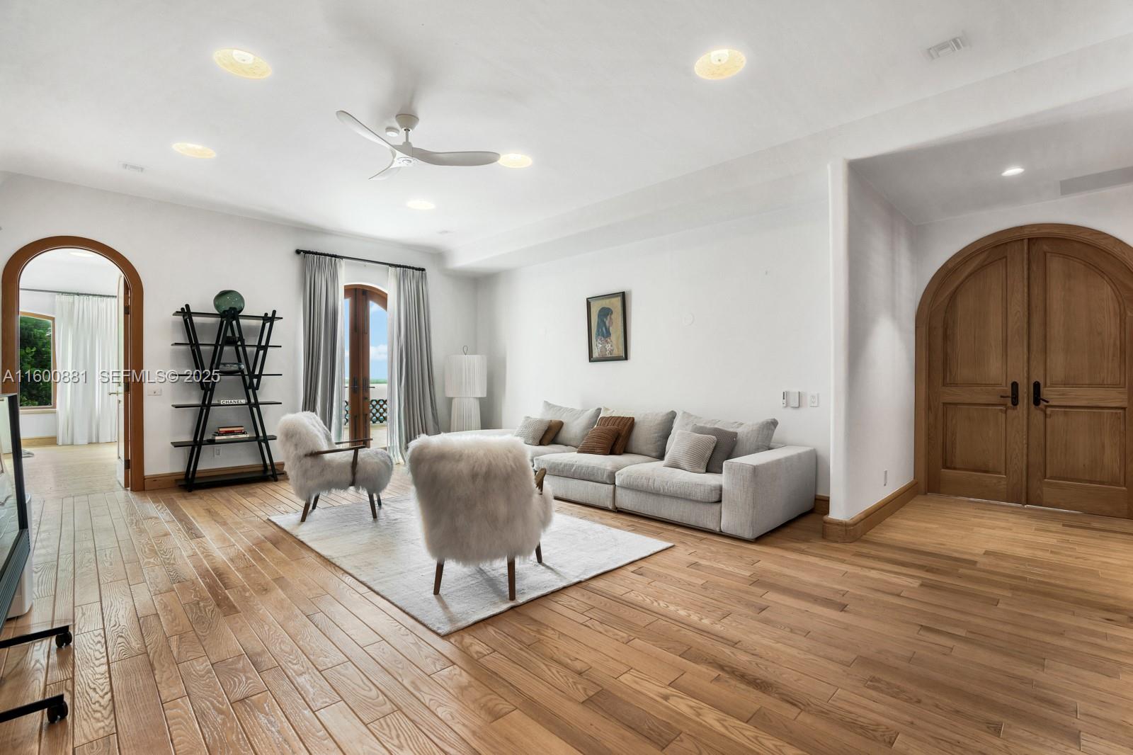 387 Ocean Boulevard