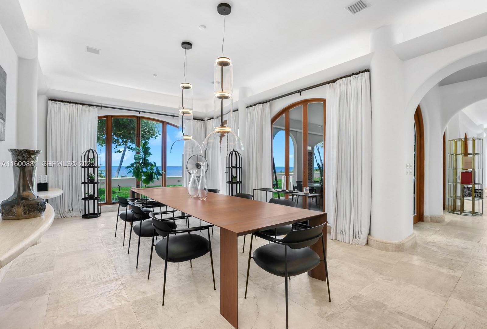 387 Ocean Boulevard