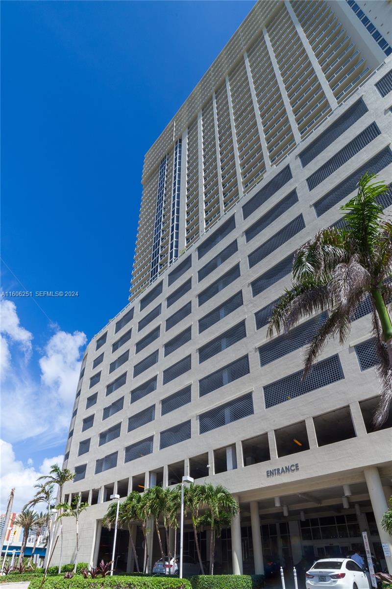 16699 Collins Ave(avlbnow