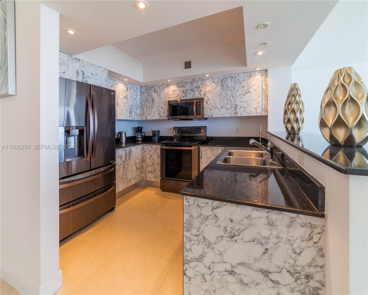 16699 Collins Ave(avlbnow