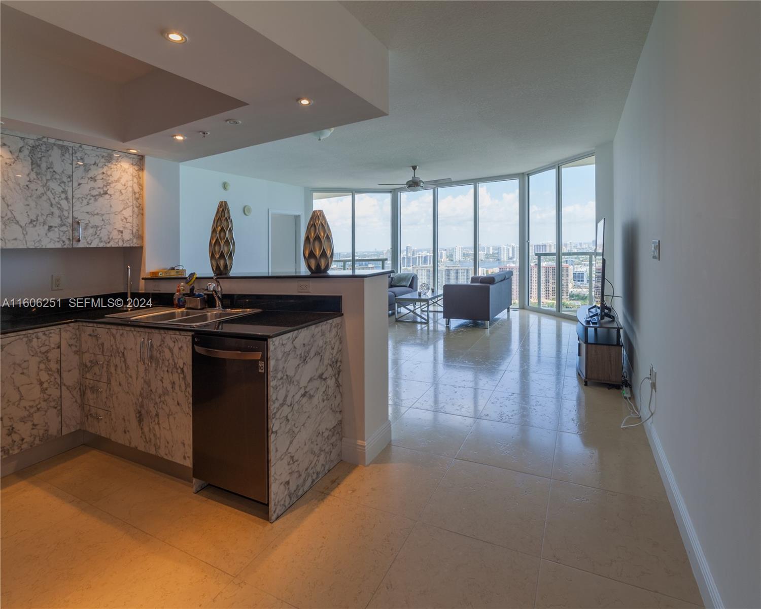 16699 Collins Ave(avlbnow