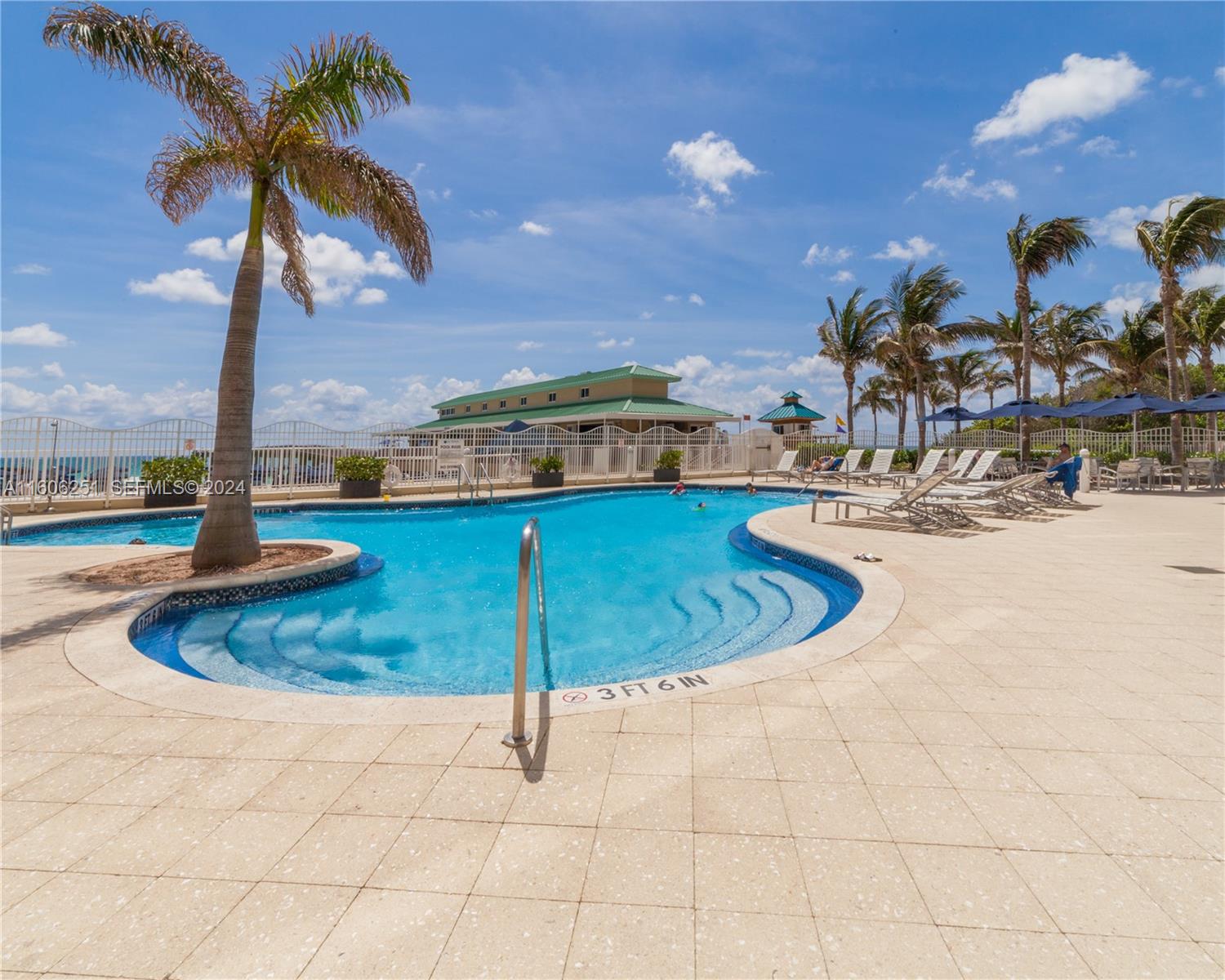 16699 Collins Ave(avlbnow