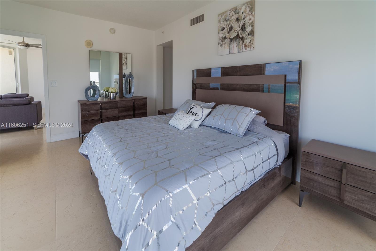 16699 Collins Ave(avlbnow