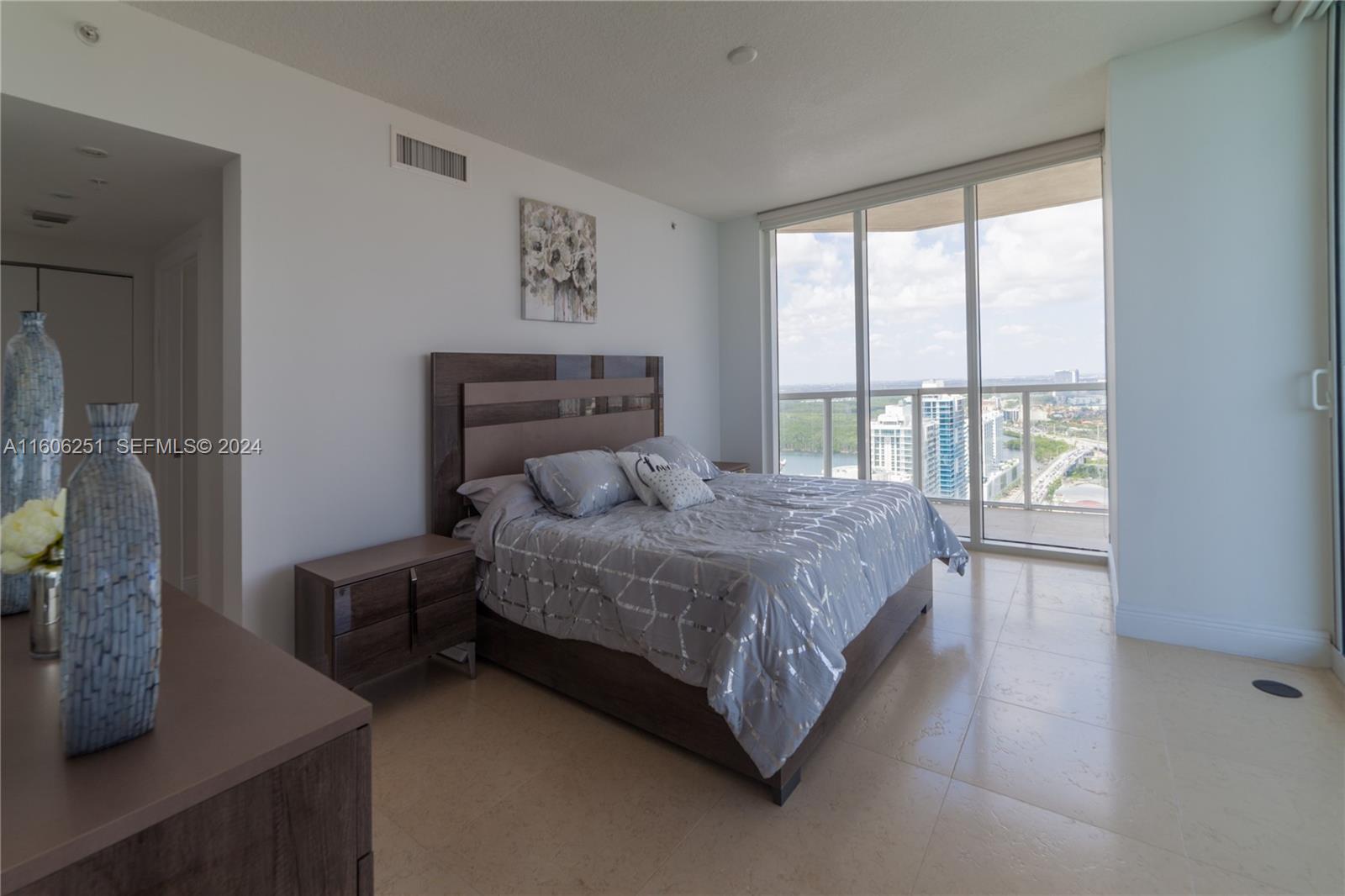 16699 Collins Ave(avlbnow