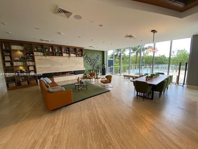 16385 Biscayne Boulevard