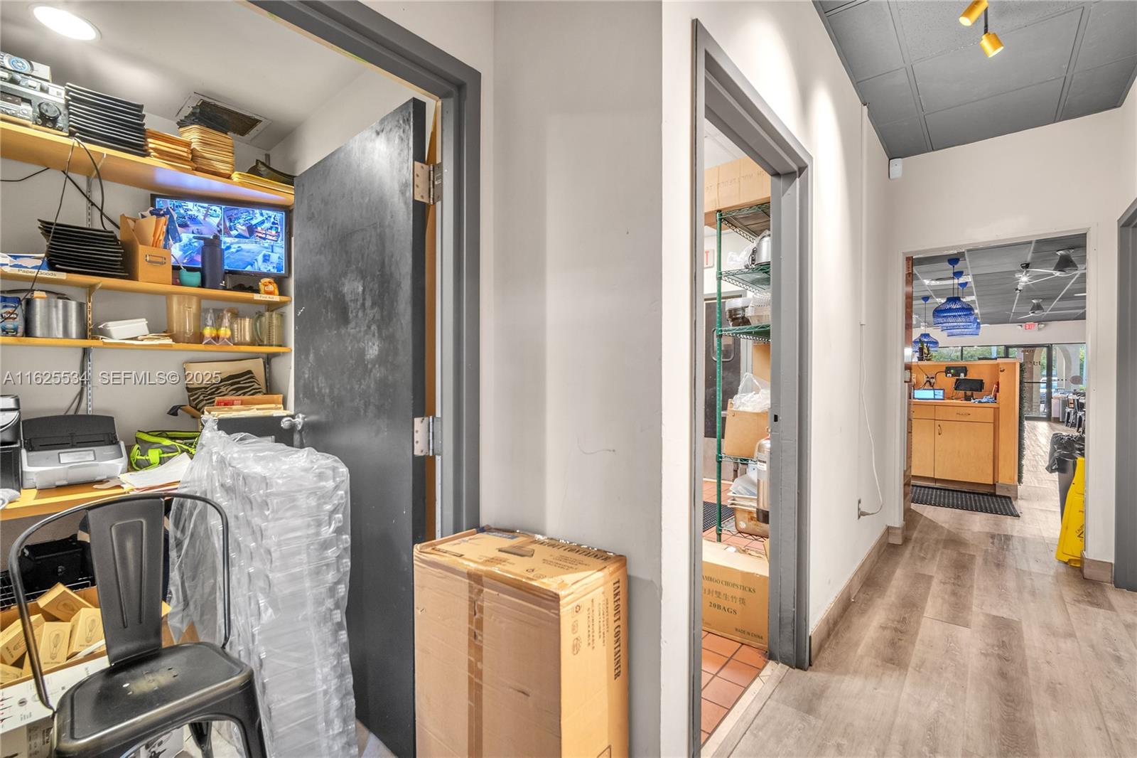 21316 Saint Andrews Blvd ( Restaurant For Sale
