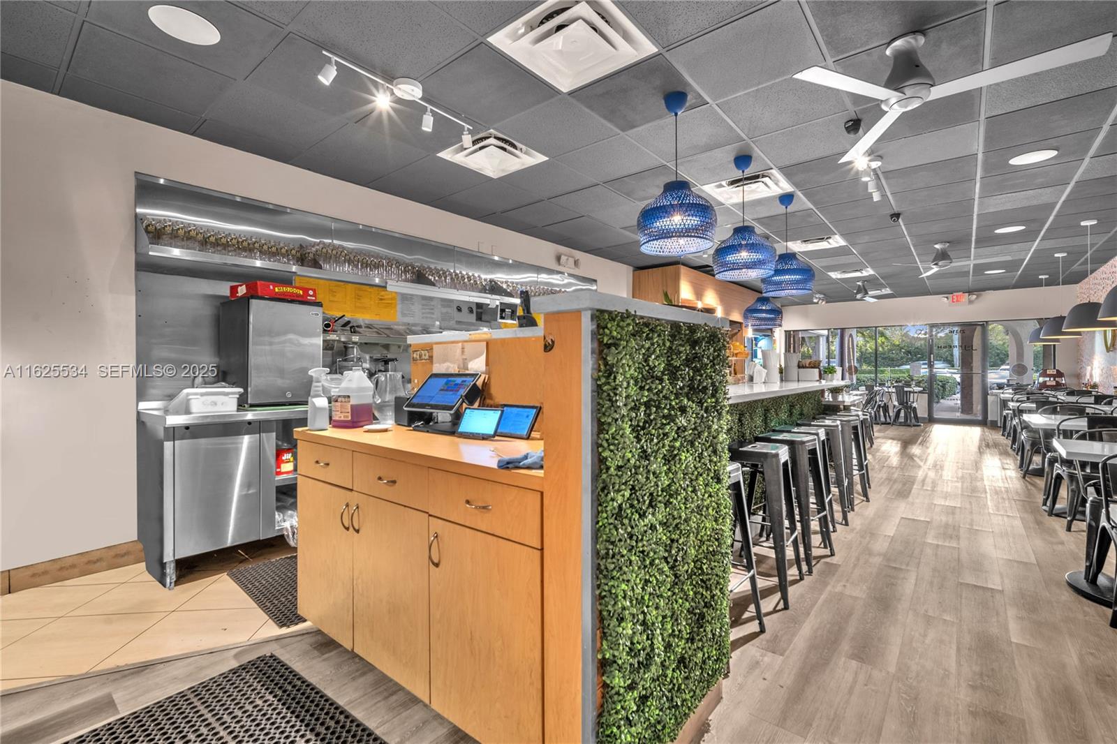 21316 Saint Andrews Blvd ( Restaurant For Sale