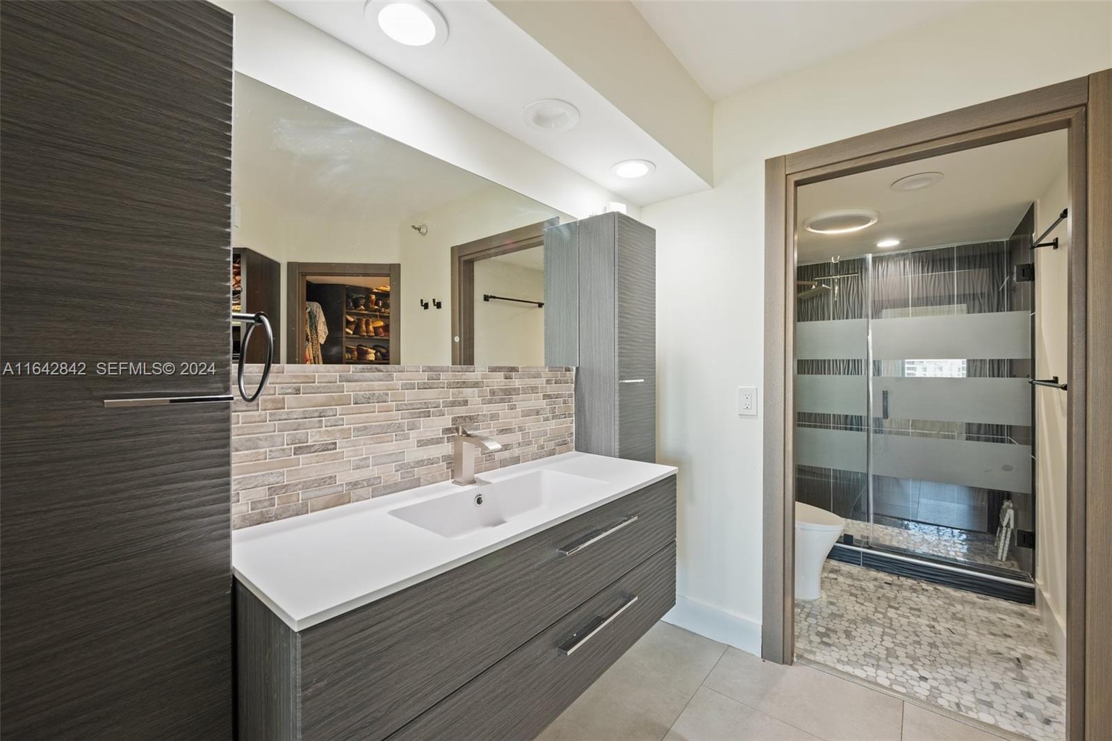 3500 Mystic Pointe Drive