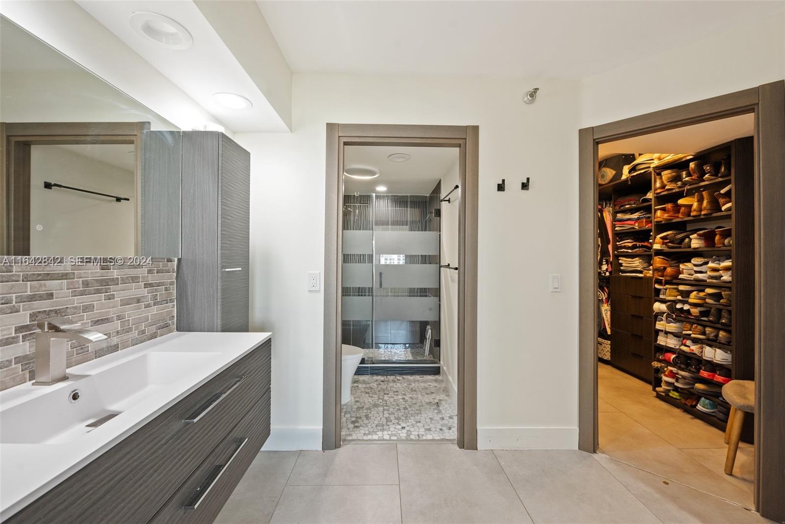 3500 Mystic Pointe Drive