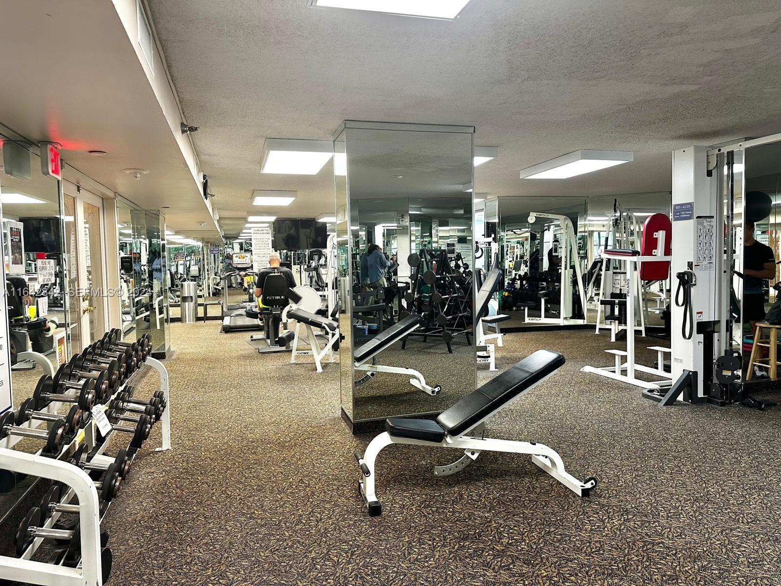3500 Mystic Pointe Drive