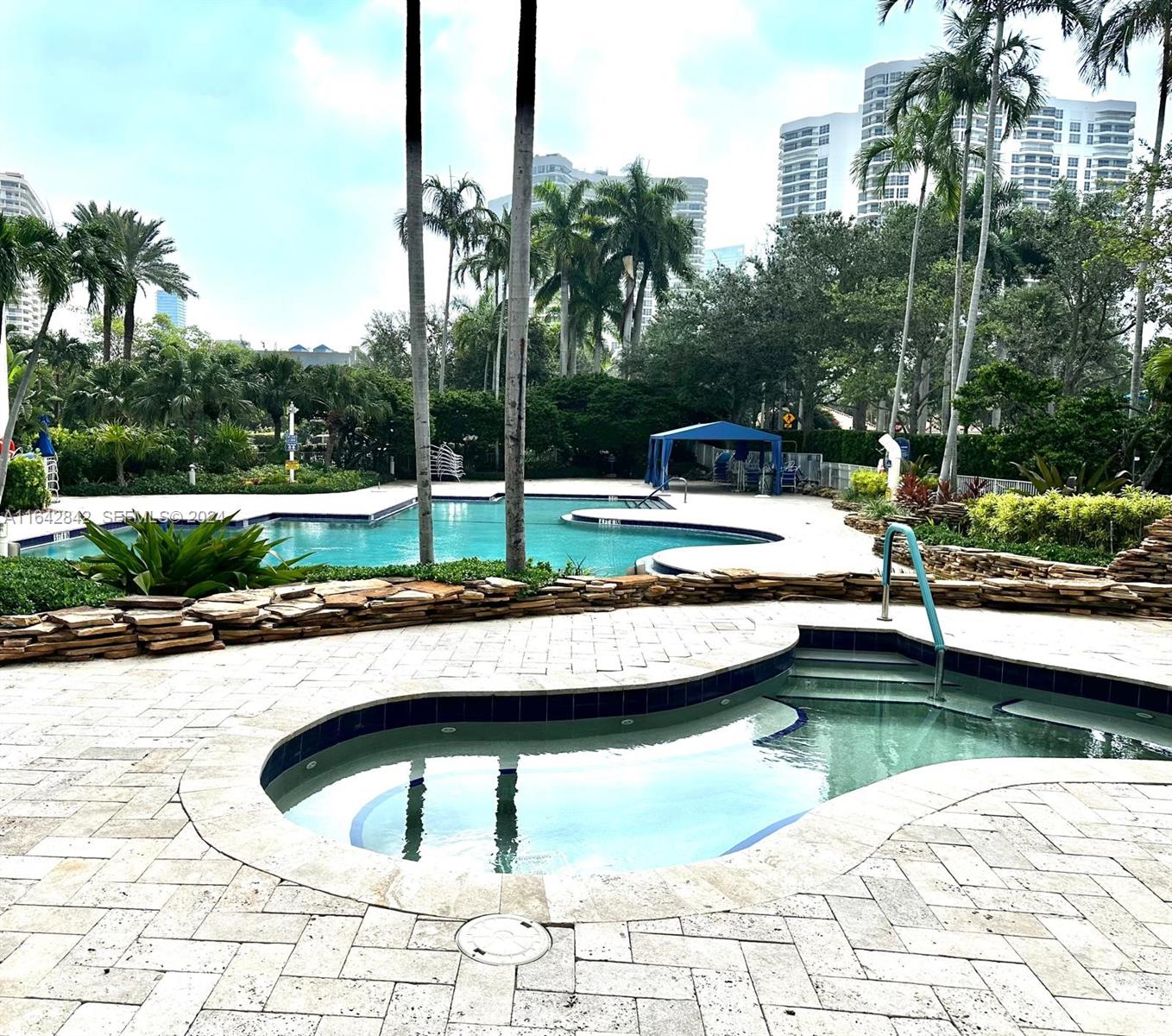 3500 Mystic Pointe Drive