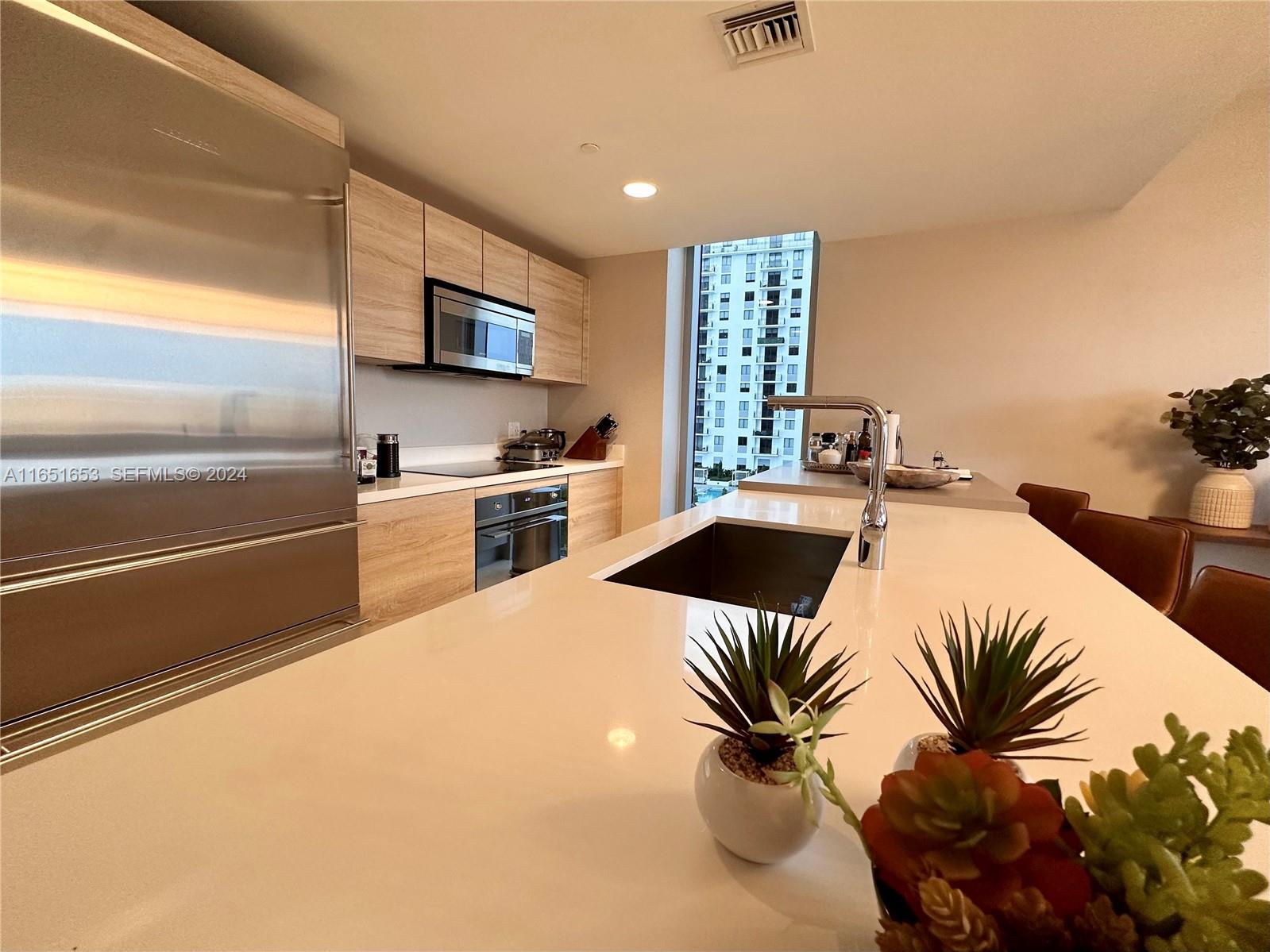 16385 Biscayne Boulevard