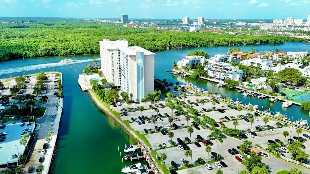 400 Kings Point Drive