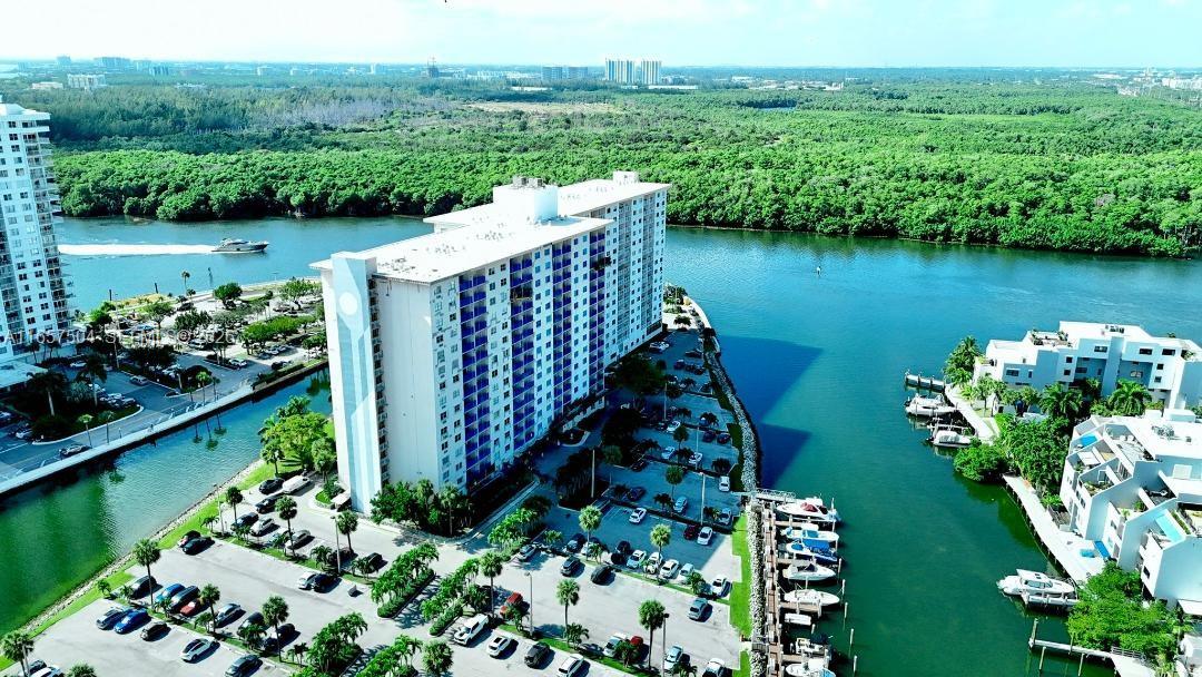 400 Kings Point Drive