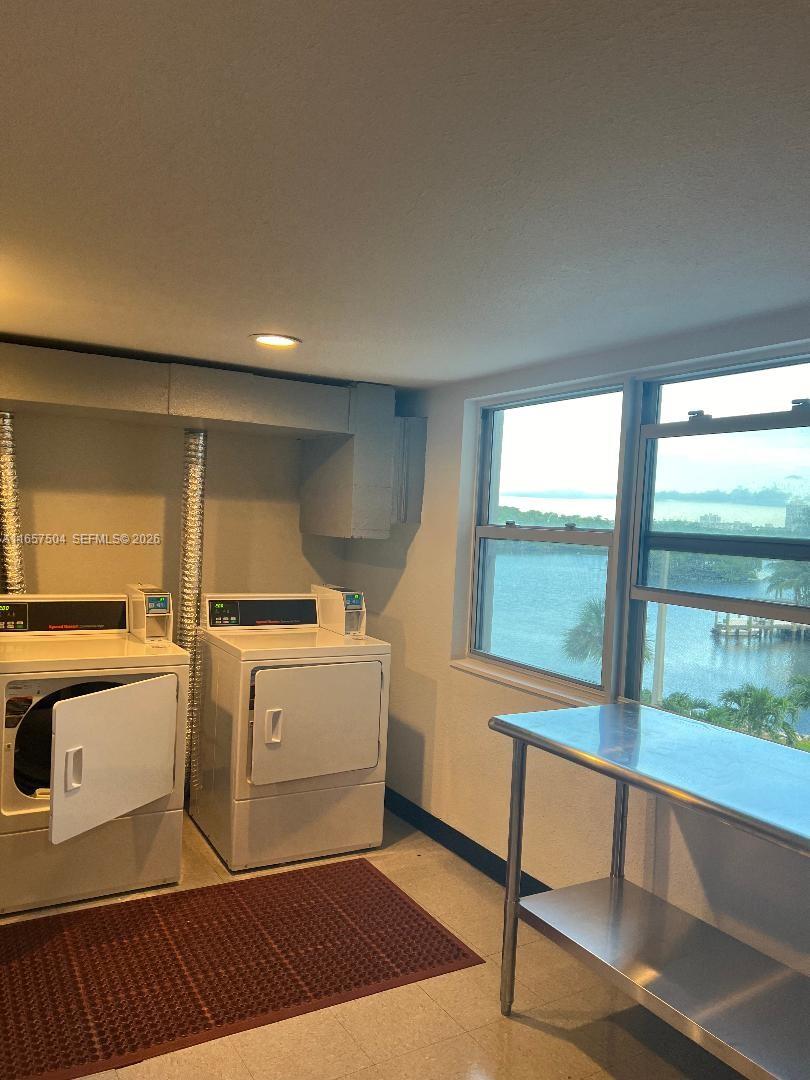 400 Kings Point Drive