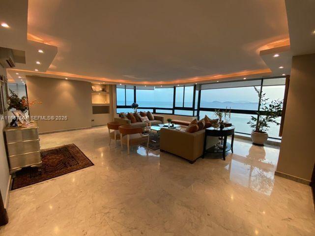 400 Kings Point Drive