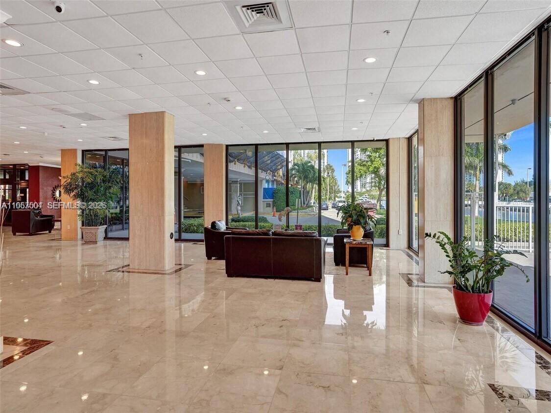 400 Kings Point Drive
